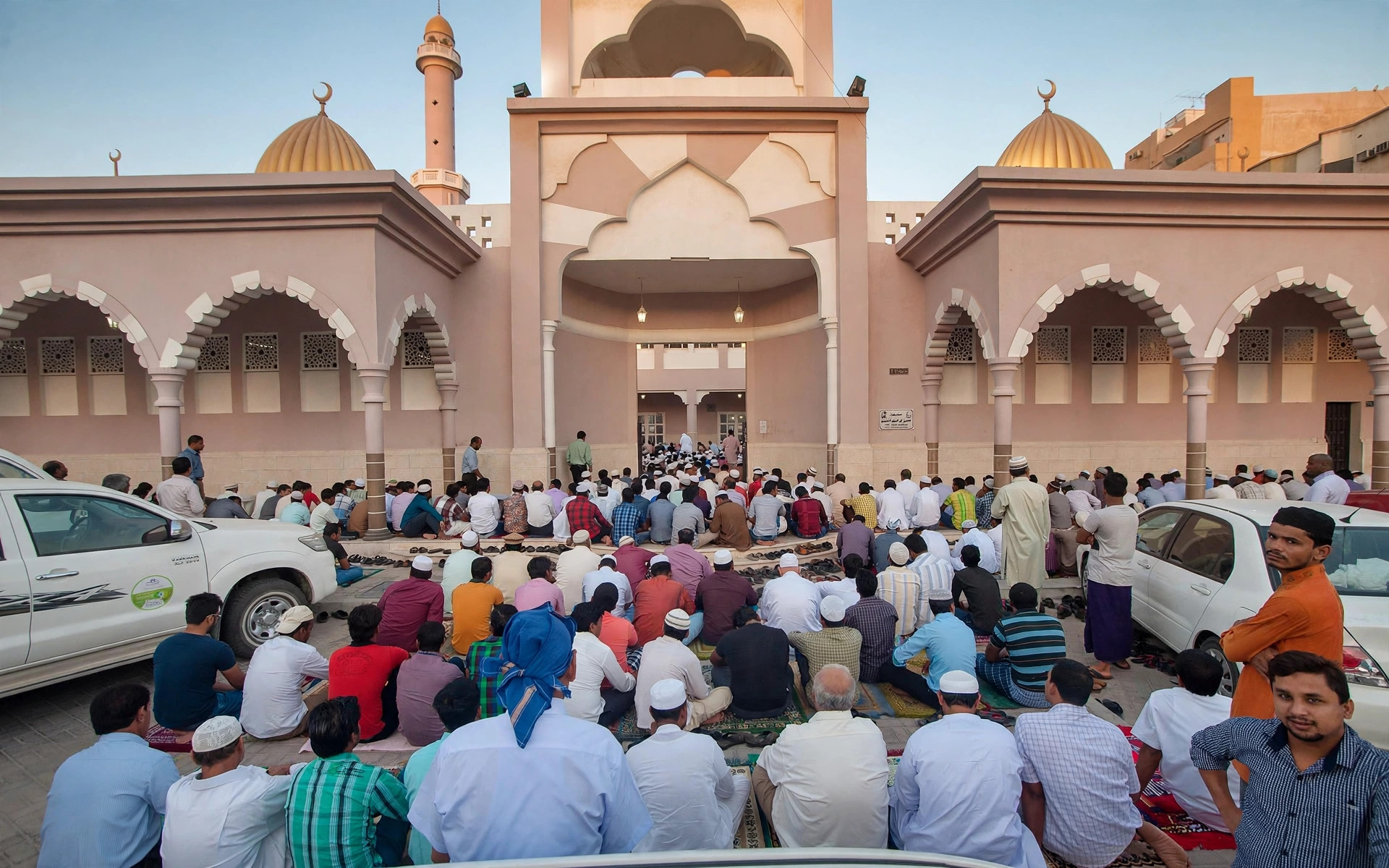 Eid prayer time Qatar — worshippers at Eid prayer