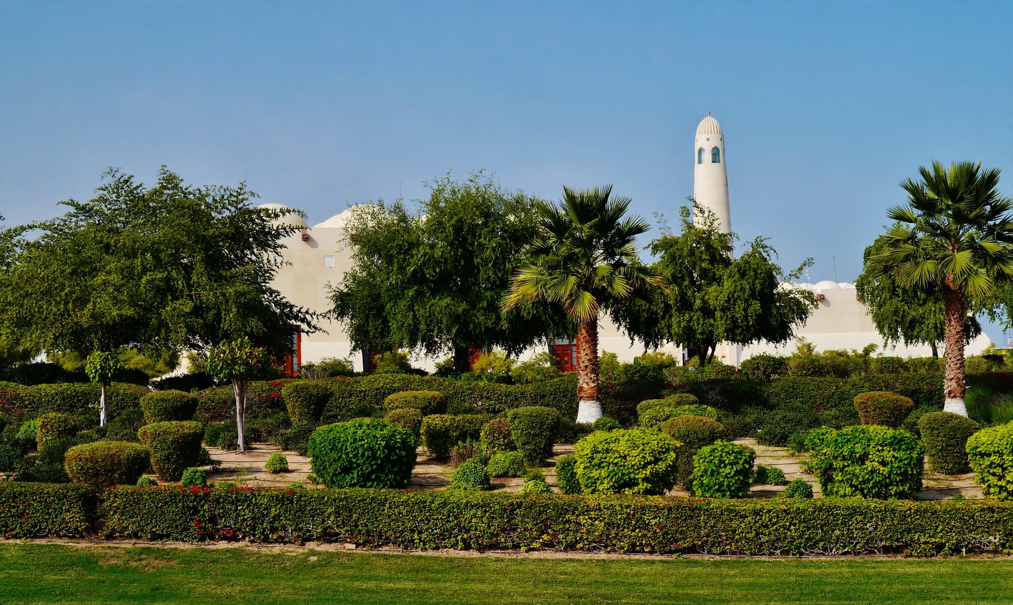 Jummah prayer time Qatar — mosque courtyard before Jummah